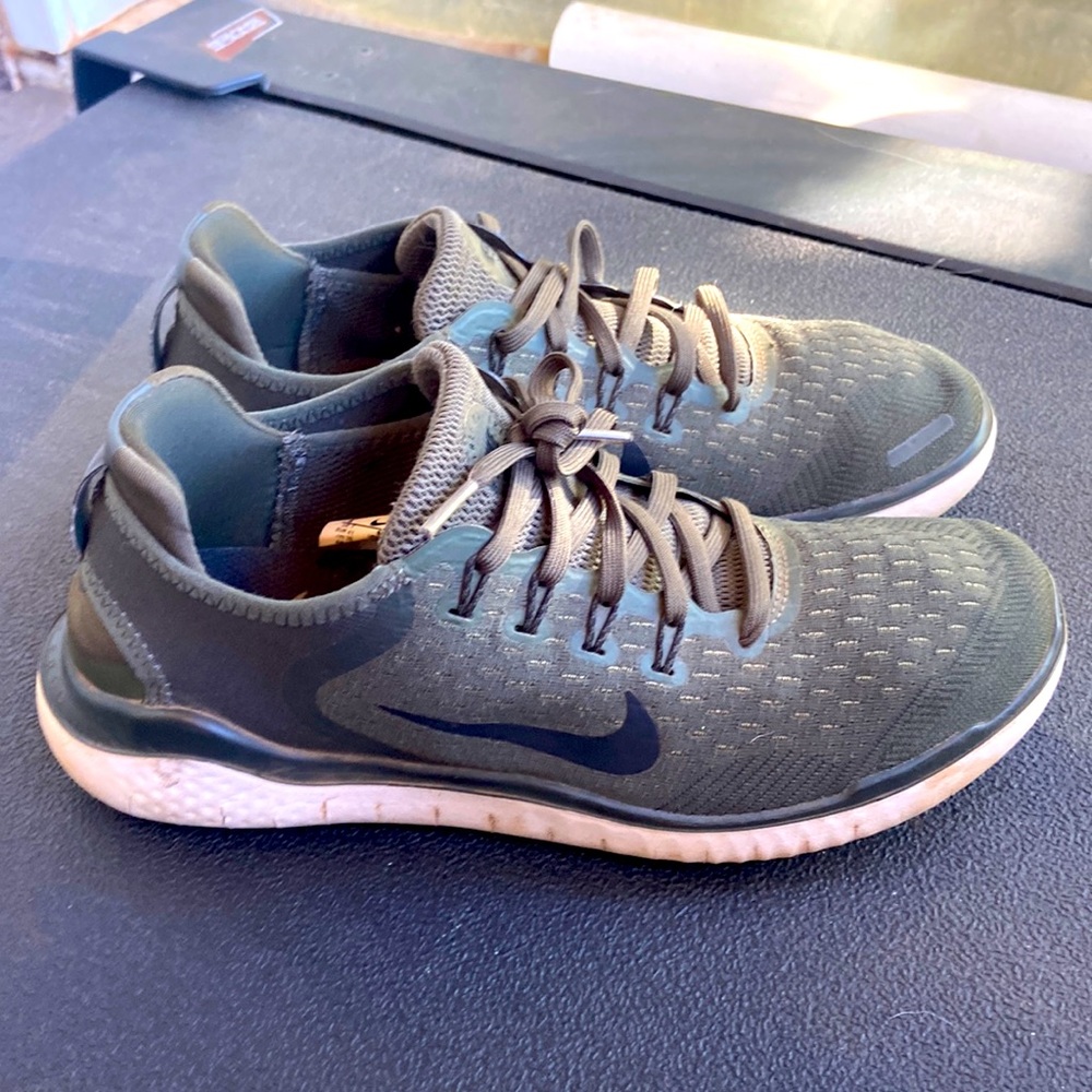 Woman’s size 8 Nike free running shoes